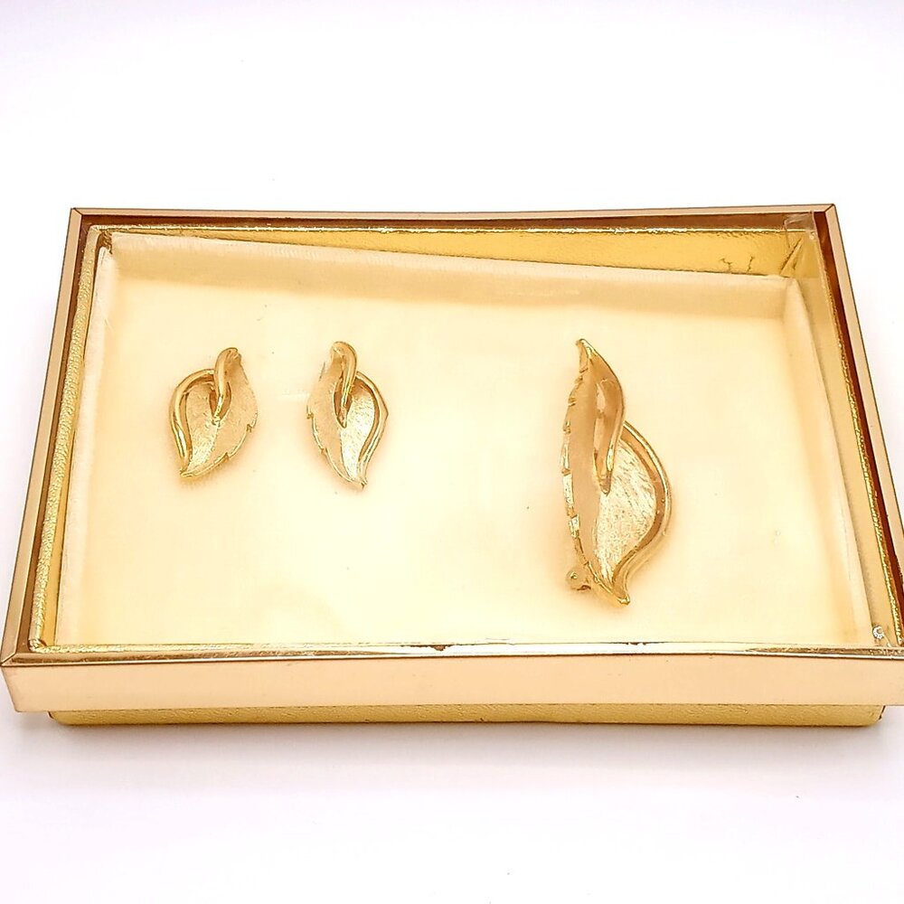 Vintage JJ Jonette Jewelry Leaf Brooch Clip-On Earrings 10K Gold Brushed Set